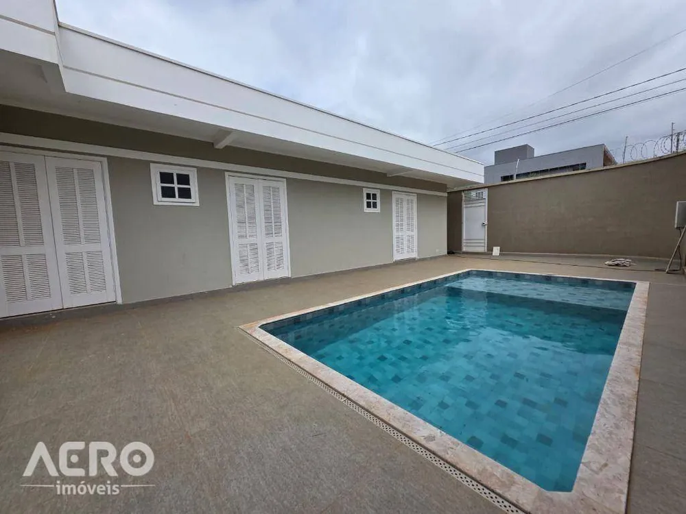 Casa, 3 quartos, 245 m² - Foto 1