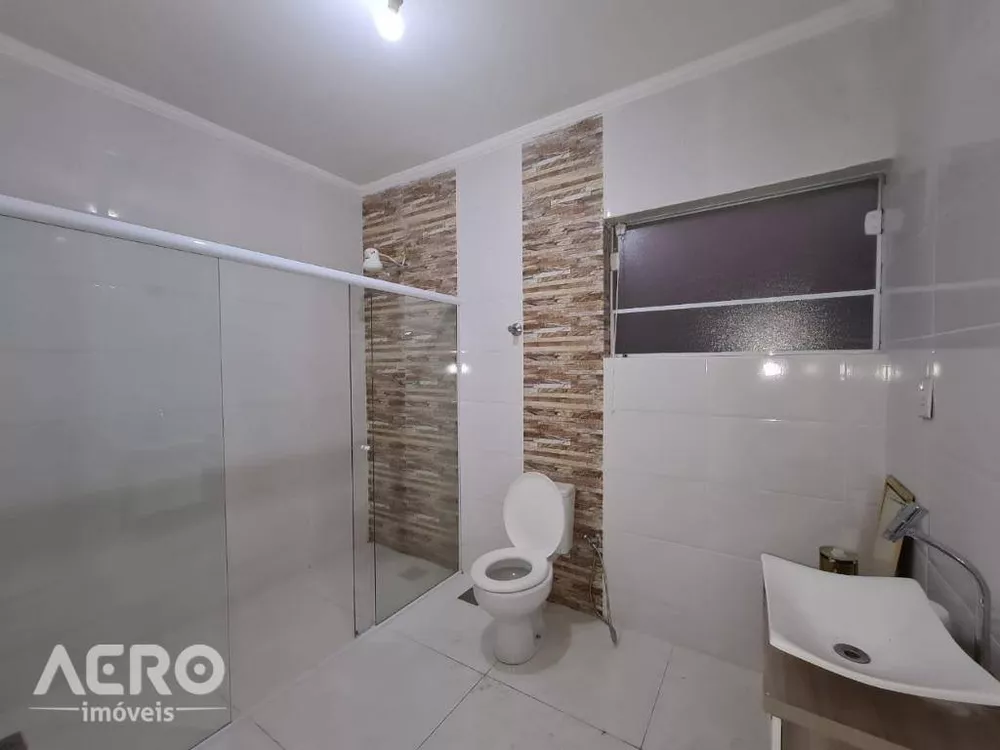 Casa à venda com 4 quartos, 200m² - Foto 3