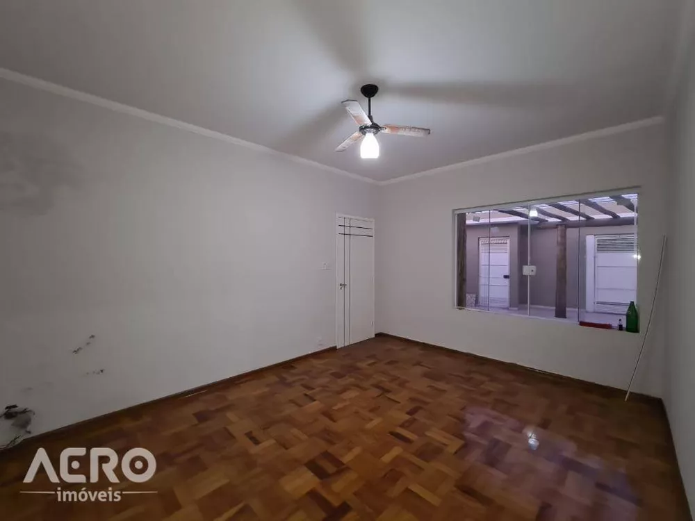 Casa à venda com 4 quartos, 200m² - Foto 1