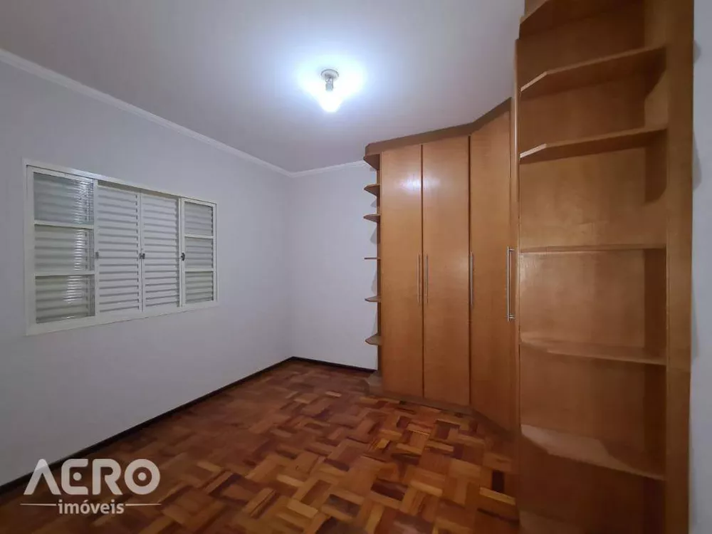 Casa à venda com 4 quartos, 200m² - Foto 4