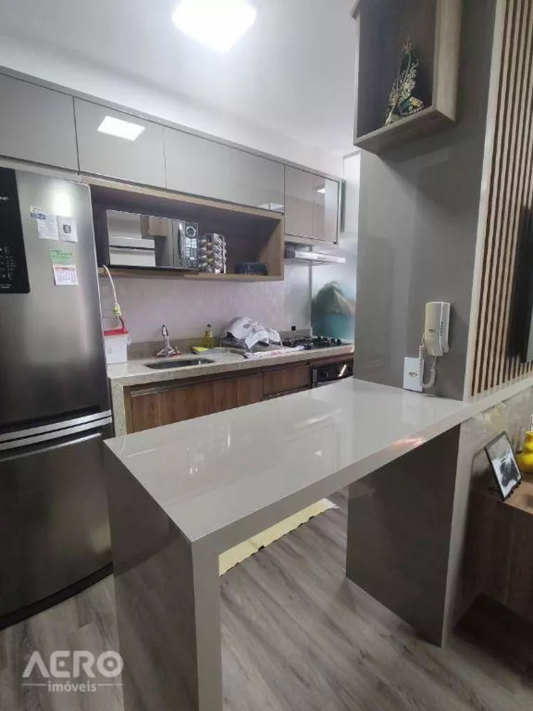 Apartamento à venda com 2 quartos, 61m² - Foto 3