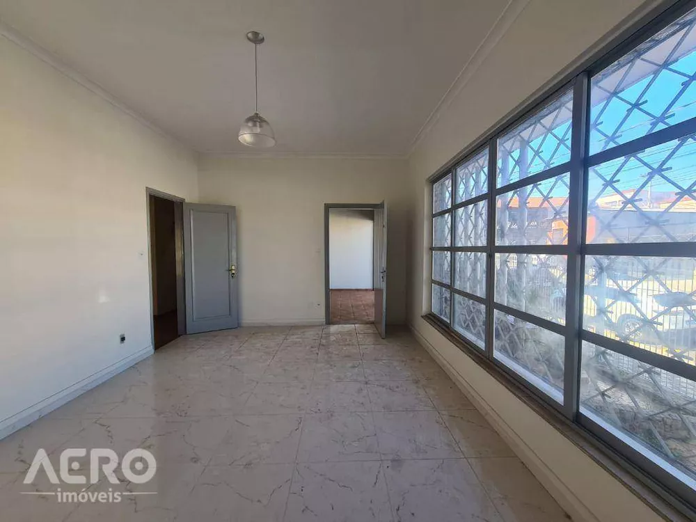 Casa à venda com 3 quartos, 175m² - Foto 1