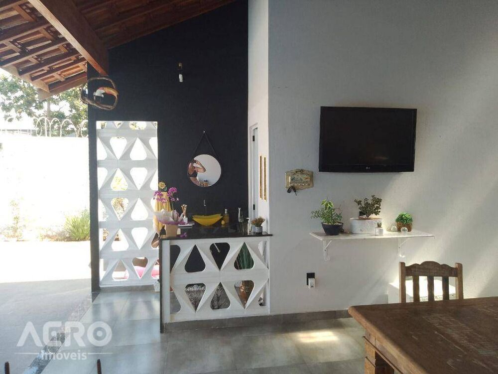 Casa, 2 quartos, 130 m² - Foto 1