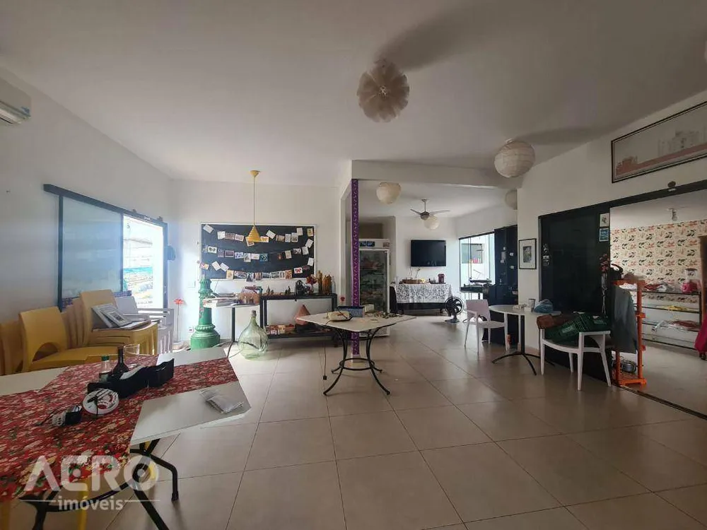 Casa, 3 quartos, 300 m² - Foto 1