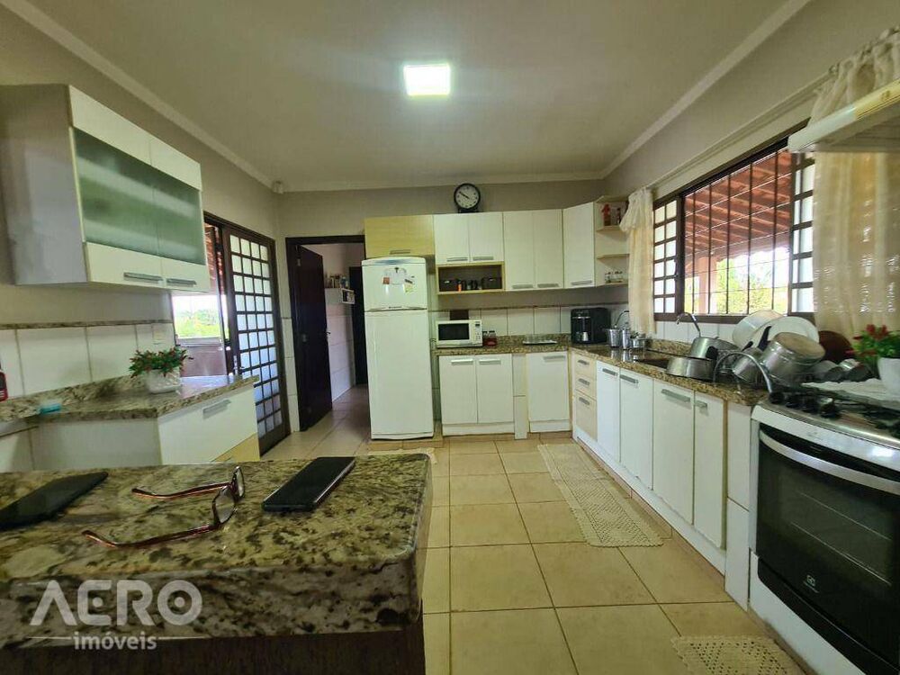Chácara à venda com 4 quartos, 450m² - Foto 24