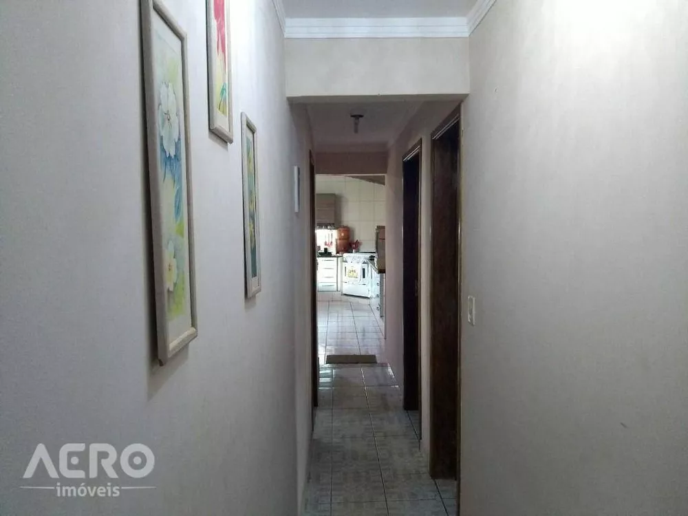 Casa à venda com 3 quartos, 178m² - Foto 4