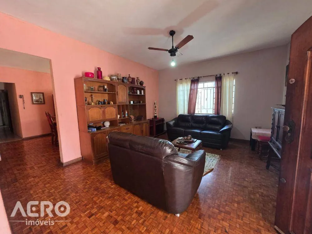Casa, 4 quartos, 244 m² - Foto 1