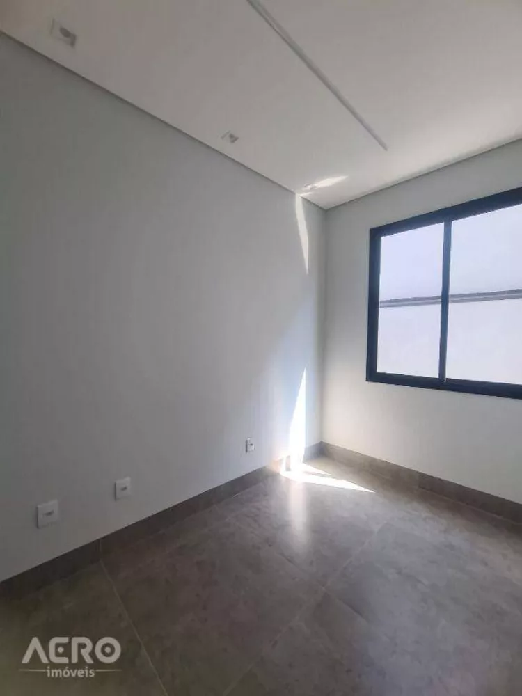 Casa de Condomínio à venda com 3 quartos, 215m² - Foto 3