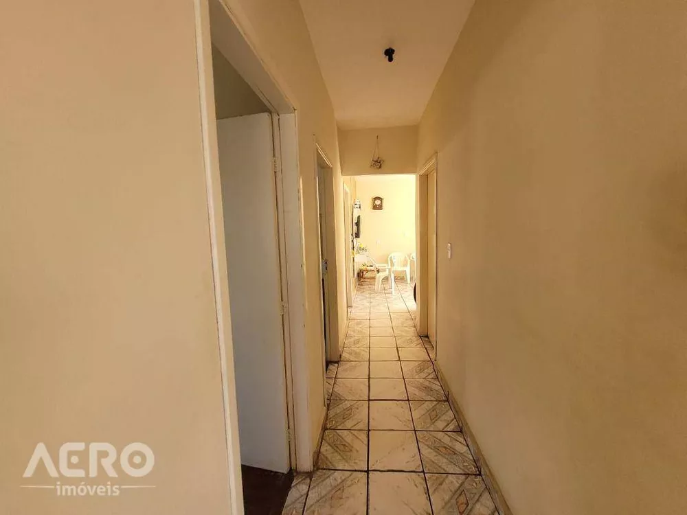 Casa à venda com 3 quartos, 265m² - Foto 4