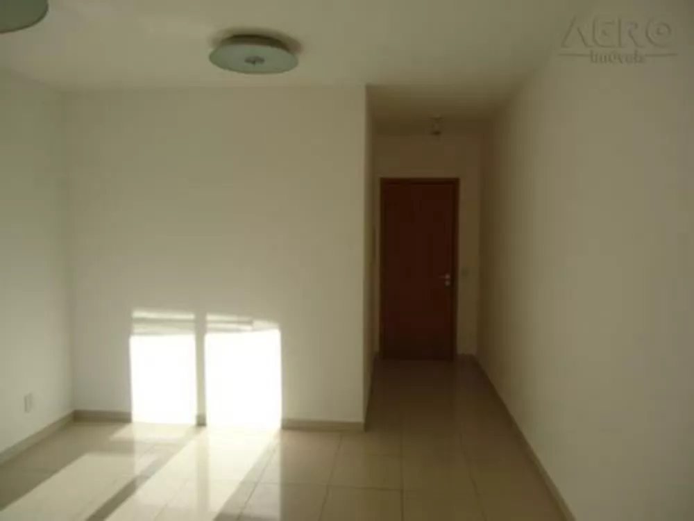 Apartamento à venda com 2 quartos, 65m² - Foto 2