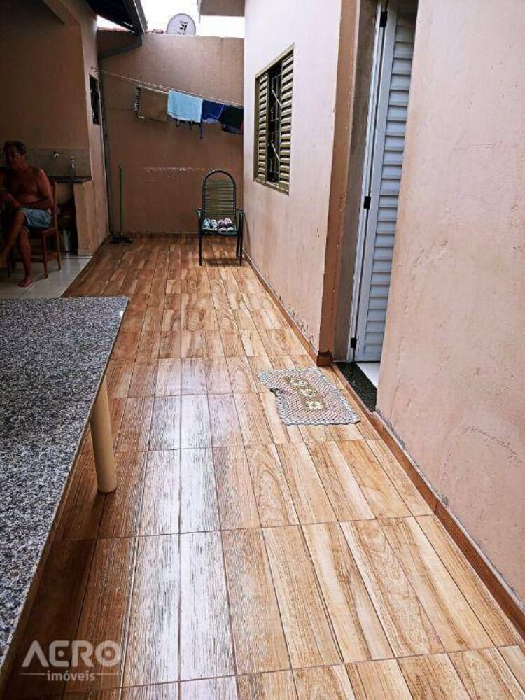 Casa à venda com 4 quartos, 175m² - Foto 13