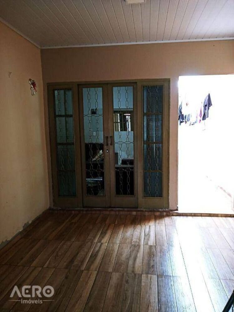 Casa à venda com 4 quartos, 175m² - Foto 2