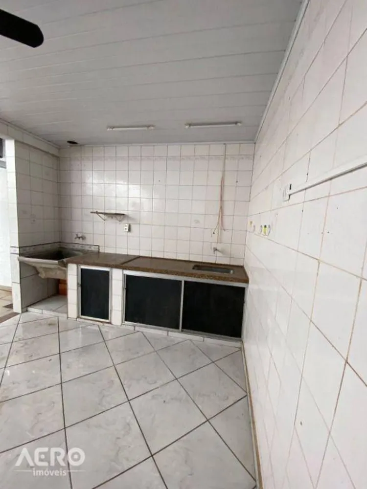 Casa, 3 quartos, 180 m² - Foto 2