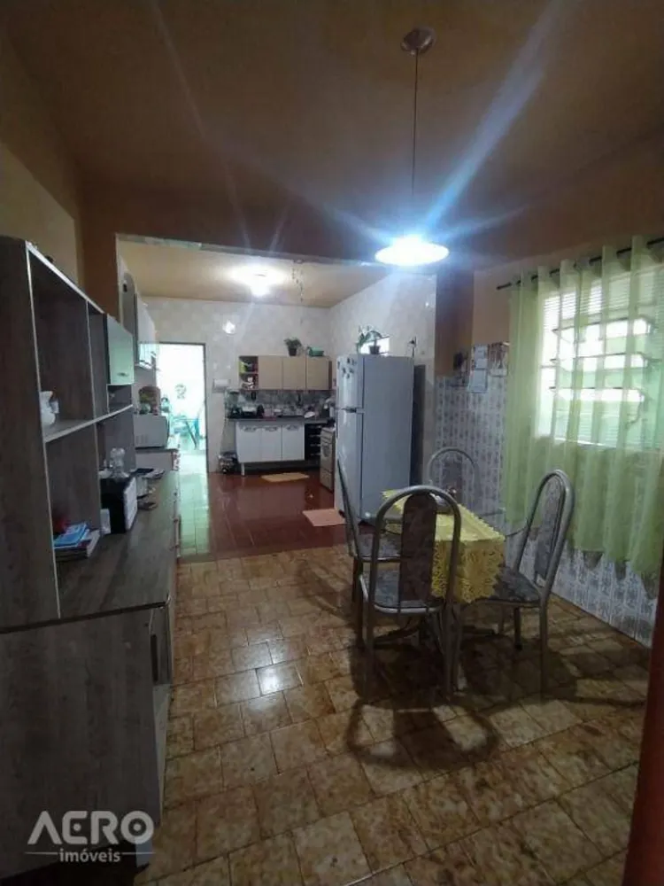 Casa, 3 quartos, 199 m² - Foto 2