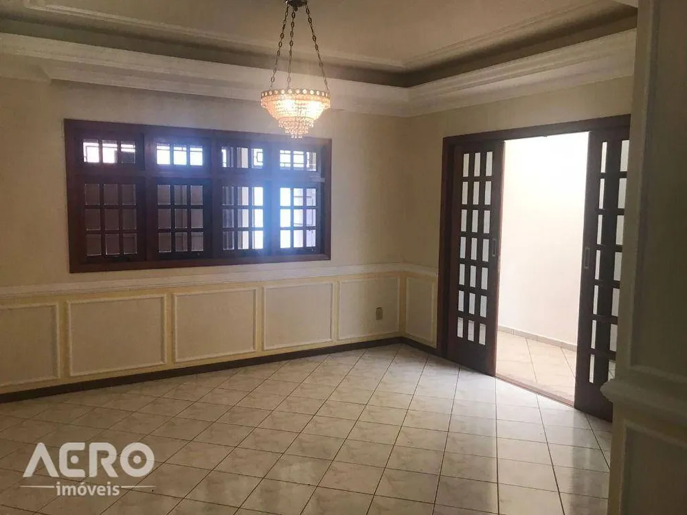 Casa, 3 quartos, 250 m² - Foto 1