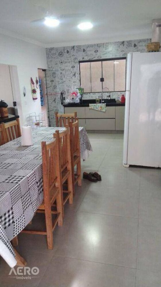 Casa, 3 quartos, 143 m² - Foto 3