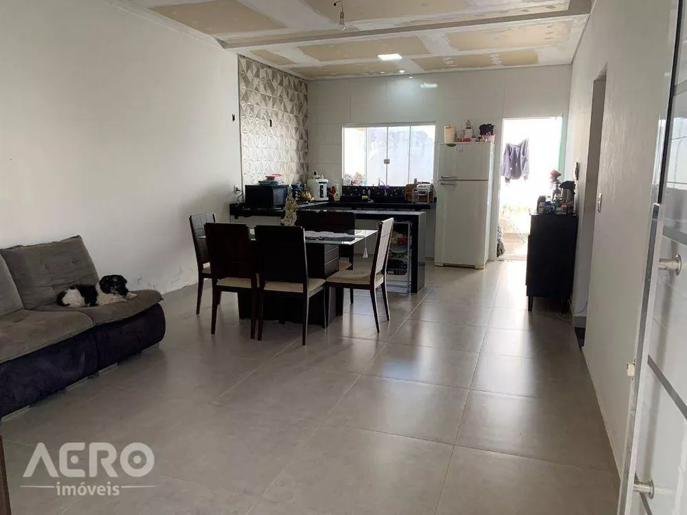 Casa à venda com 3 quartos, 150m² - Foto 1