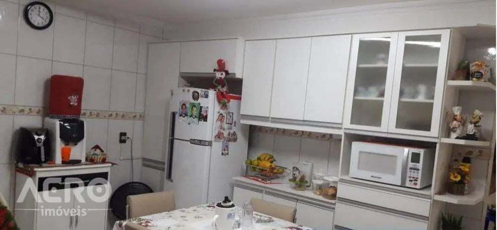 Casa, 5 quartos, 250 m² - Foto 2