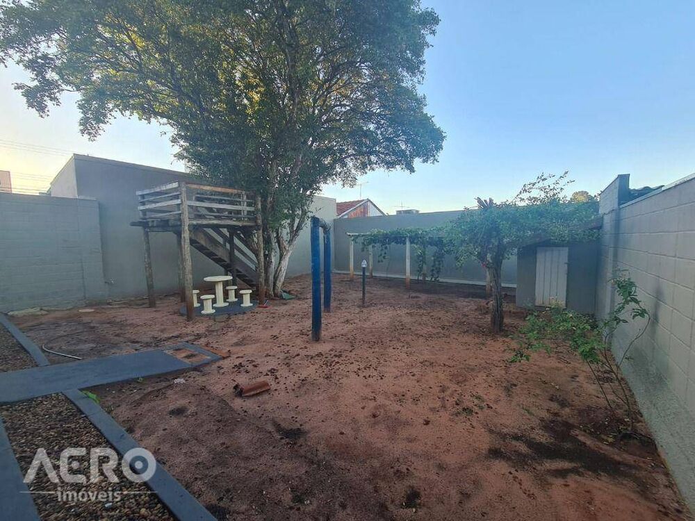 Casa à venda com 3 quartos, 227m² - Foto 3