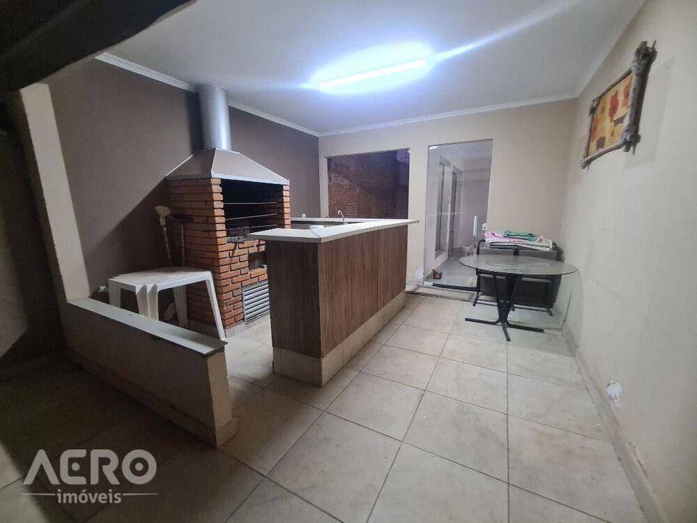 Casa à venda com 3 quartos, 210m² - Foto 14