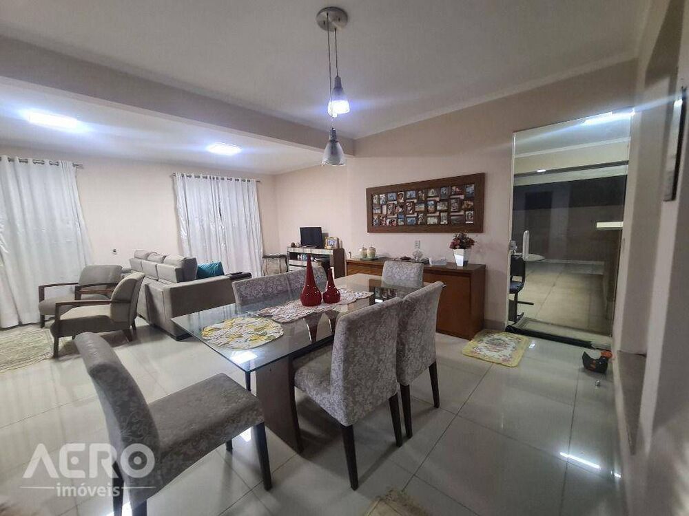 Casa à venda com 3 quartos, 210m² - Foto 10