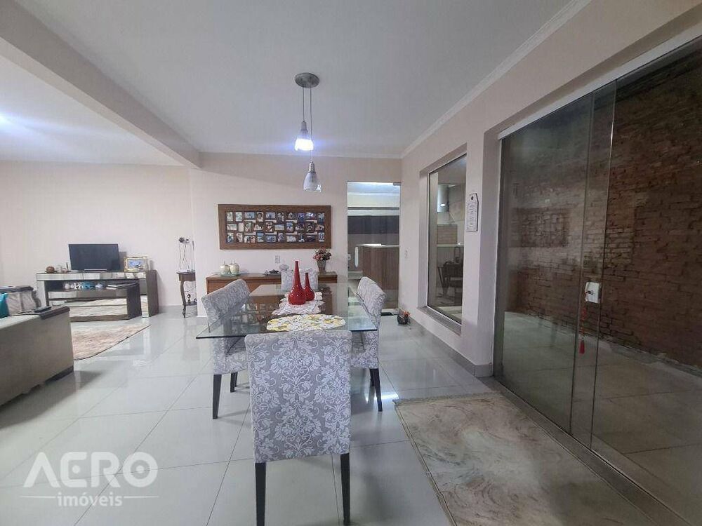 Casa à venda com 3 quartos, 210m² - Foto 9