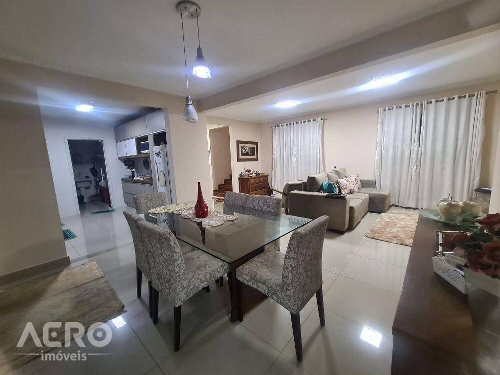 Casa à venda com 3 quartos, 210m² - Foto 7