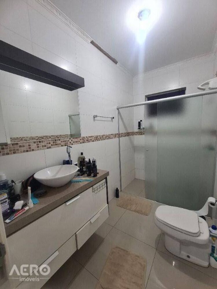 Casa à venda com 3 quartos, 210m² - Foto 15