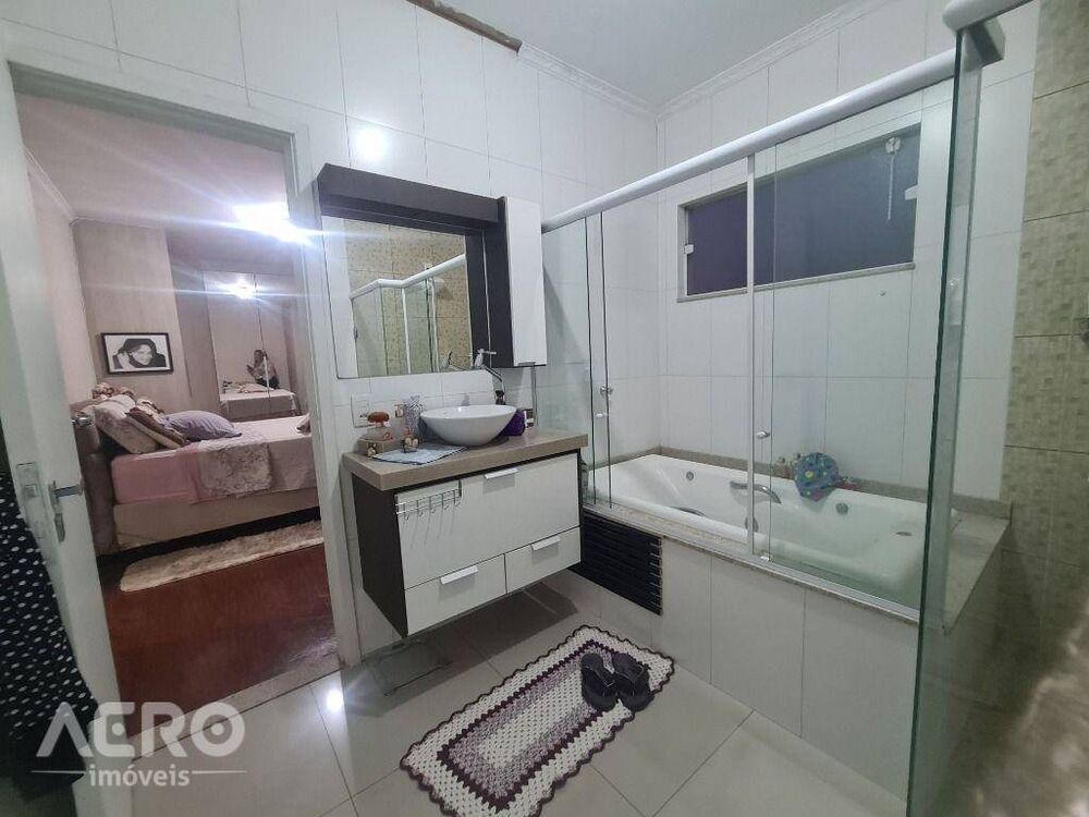Casa à venda com 3 quartos, 210m² - Foto 24