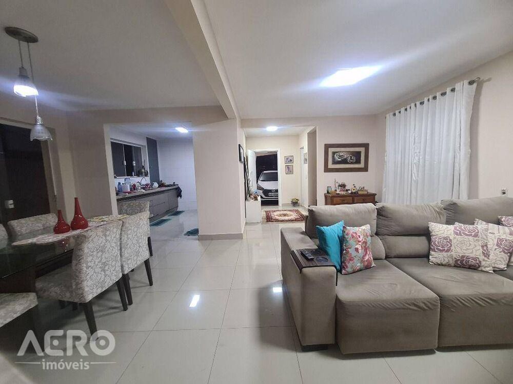 Casa à venda com 3 quartos, 210m² - Foto 6