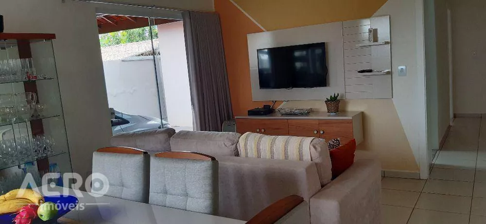 Casa à venda com 3 quartos, 135m² - Foto 2