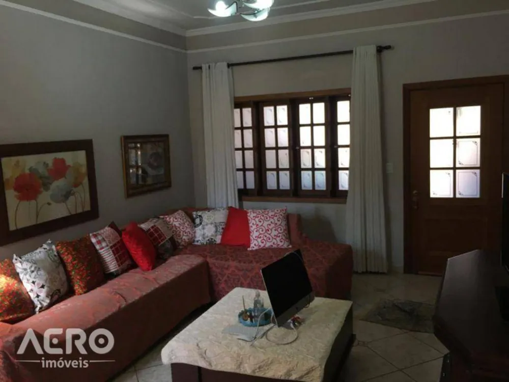 Casa, 3 quartos, 233 m² - Foto 1