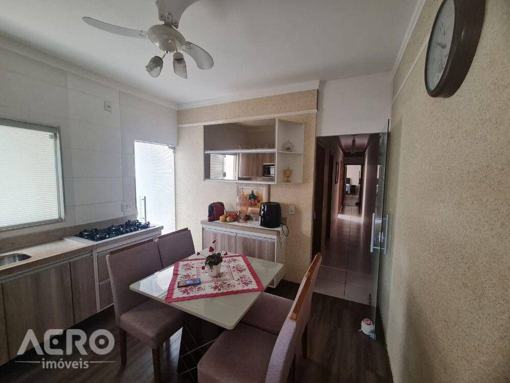 Casa à venda com 3 quartos, 139m² - Foto 2