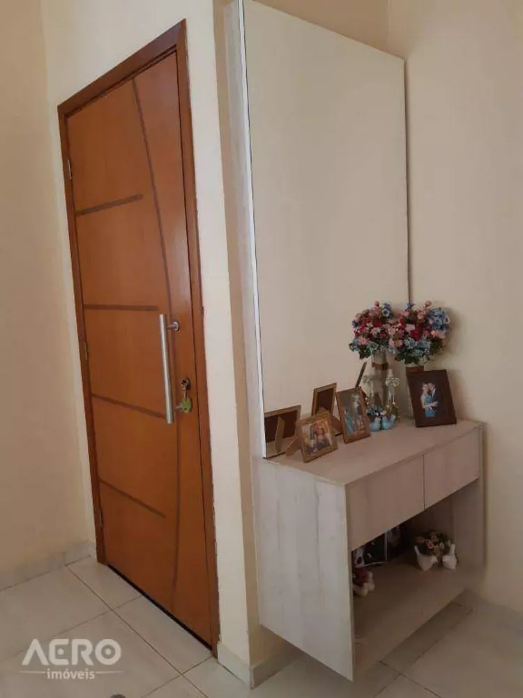 Casa à venda com 3 quartos, 108m² - Foto 2