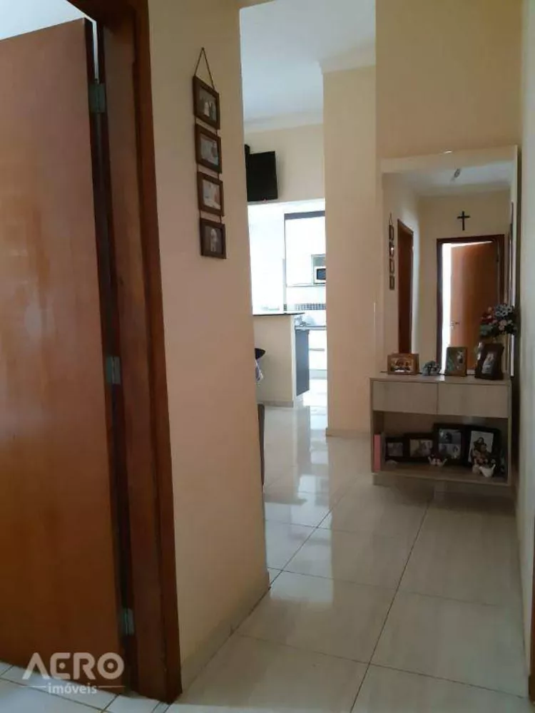 Casa à venda com 3 quartos, 108m² - Foto 1