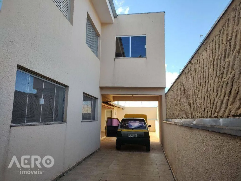Casa, 4 quartos, 260 m² - Foto 1