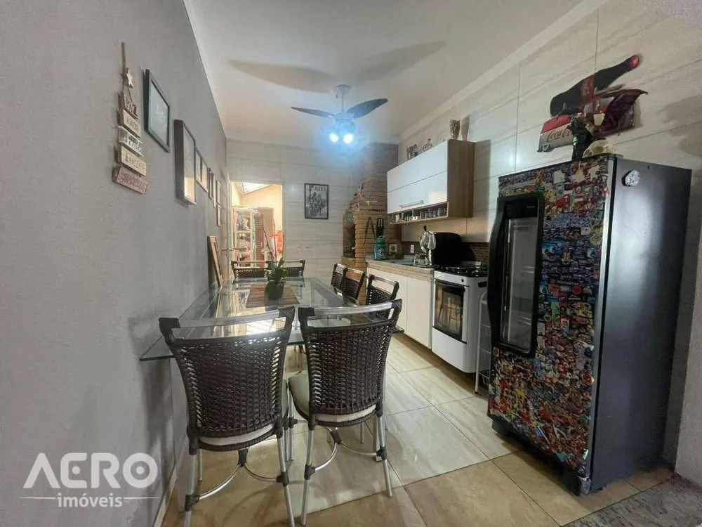 Casa, 3 quartos, 173 m² - Foto 2