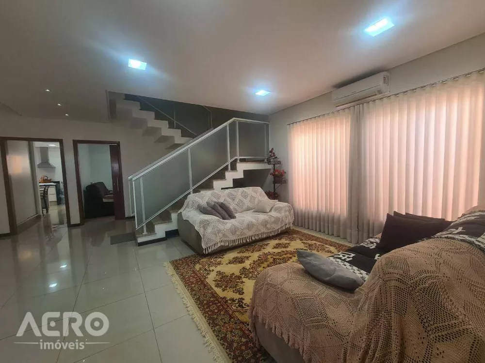 Casa de Condomínio à venda com 3 quartos, 131m² - Foto 1