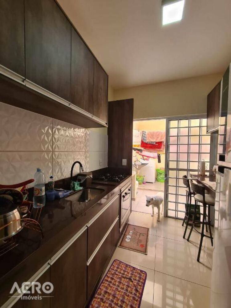 Casa à venda com 3 quartos, 110m² - Foto 11