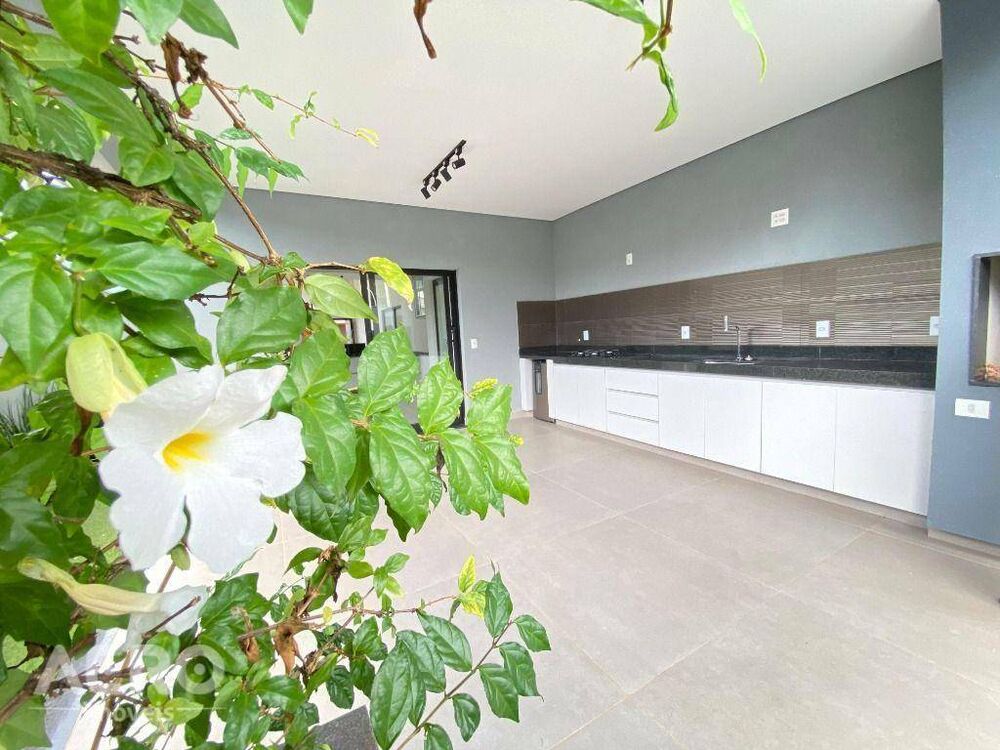 Casa de Condomínio à venda com 3 quartos, 228m² - Foto 1