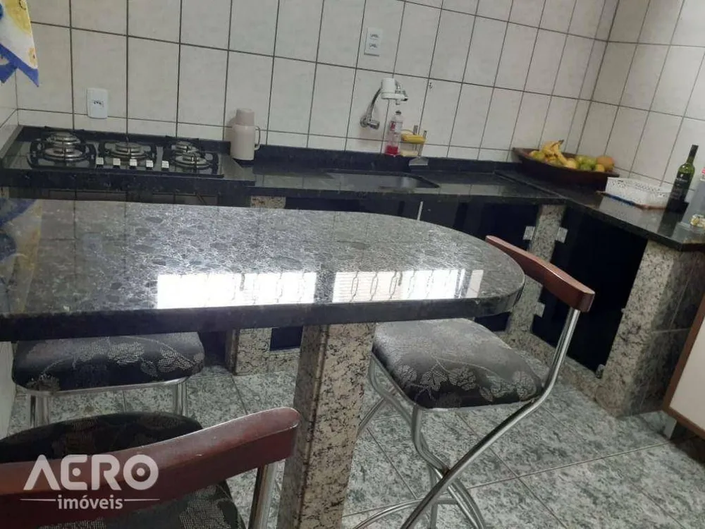 Casa, 3 quartos, 285 m² - Foto 1