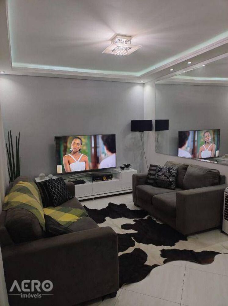 Casa à venda com 3 quartos, 170m² - Foto 1