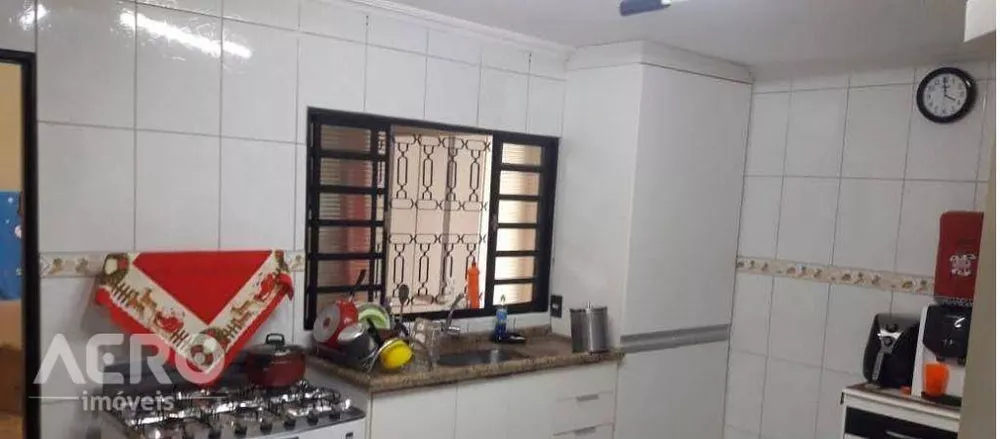 Casa à venda com 5 quartos, 250m² - Foto 2