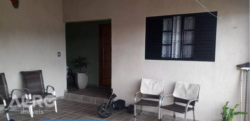 Casa à venda com 5 quartos, 250m² - Foto 1