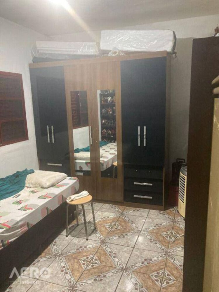 Casa à venda com 2 quartos, 79m² - Foto 4