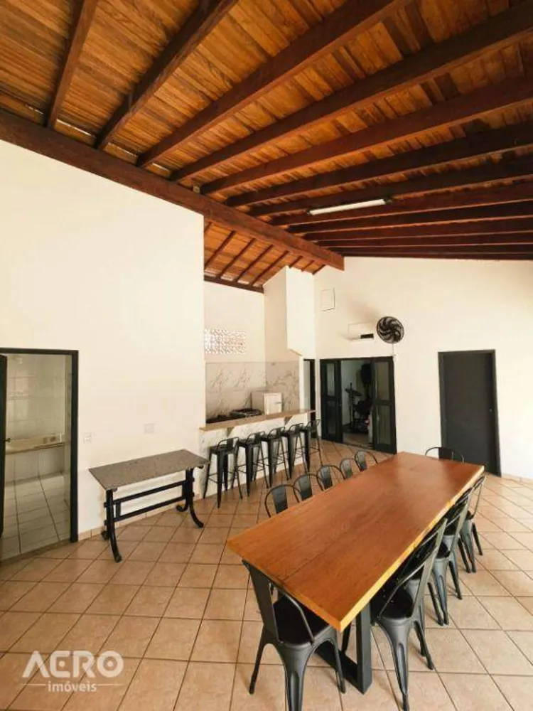 Casa, 3 quartos, 258 m² - Foto 1