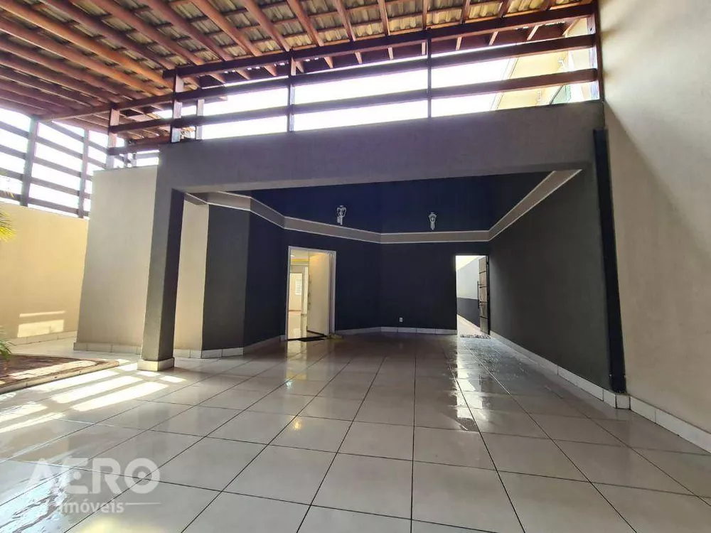 Casa à venda com 3 quartos, 250m² - Foto 3