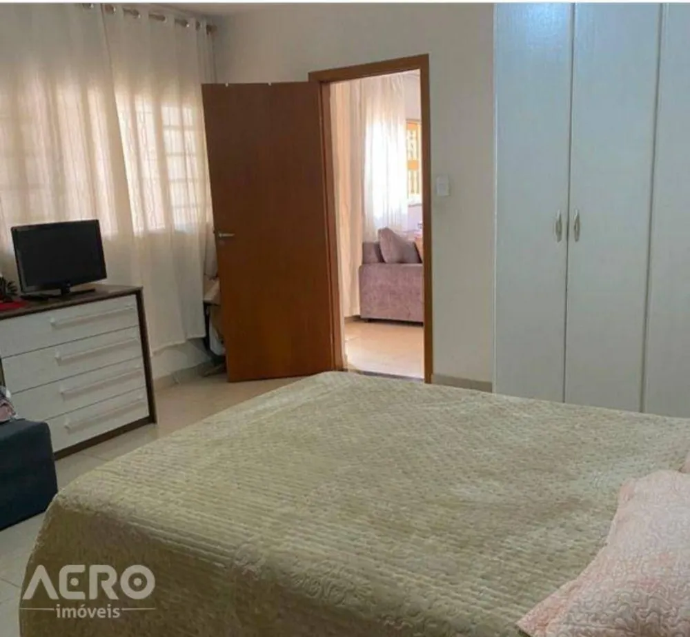Casa, 3 quartos, 216 m² - Foto 1