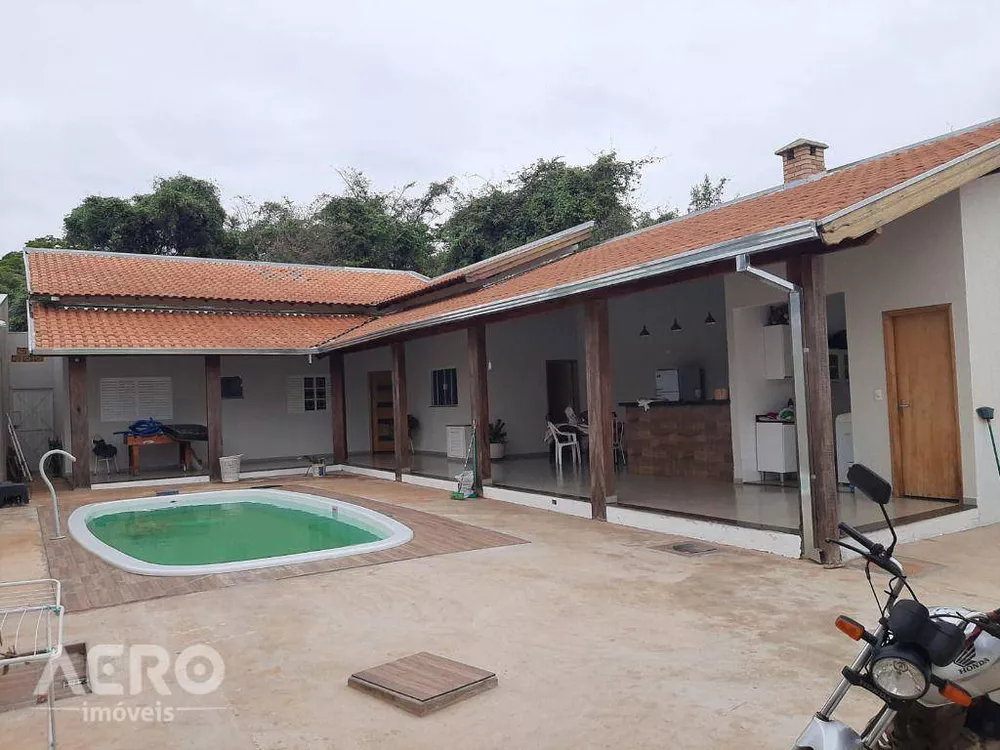 Casa à venda com 2 quartos, 180m² - Foto 1