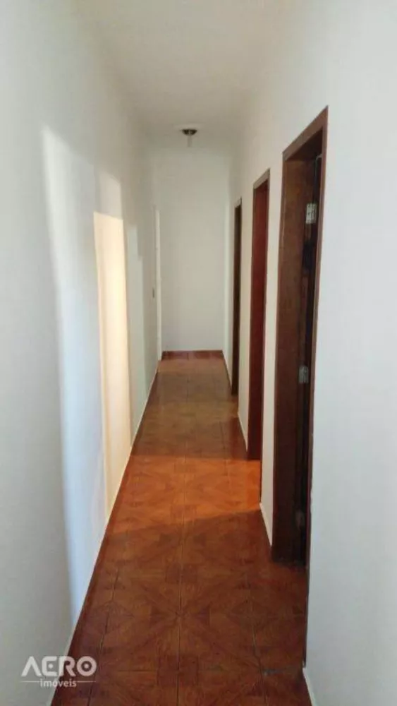 Casa à venda com 2 quartos, 130m² - Foto 2